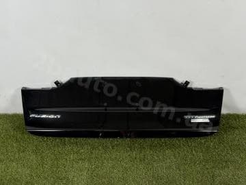 Накладка кришки багажника Ford Fusion mk5 19-20 під номер чорний UM