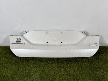 Накладка кришки багажника Ford Fusion mk5 13-16 під номер білий UG