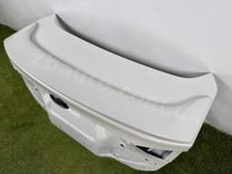 Кришка багажника Ford Fusion mk5 13-20 білий UG з спойлером - превью 7