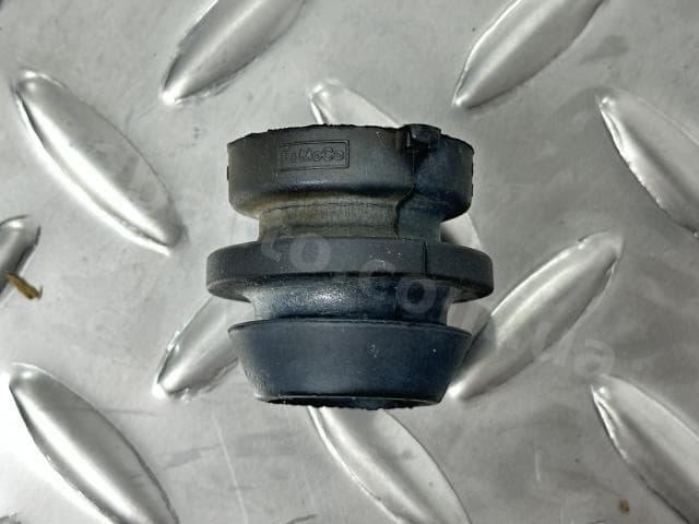 Опора радіатора нижня права Ford Fusion mk5 17-20 гума