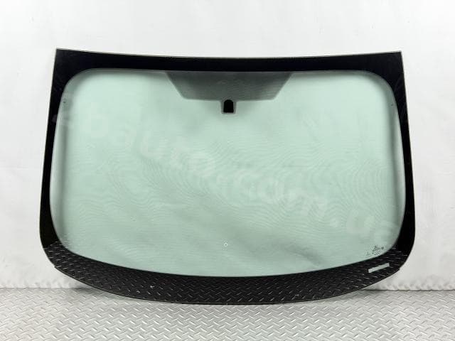 Лобове скло Ford Fusion mk5 13-20 повітря по кромці, скол