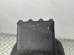 Відбійник кришки багажника правий Ford Fusion mk5 13-20 на кузові - превью 3