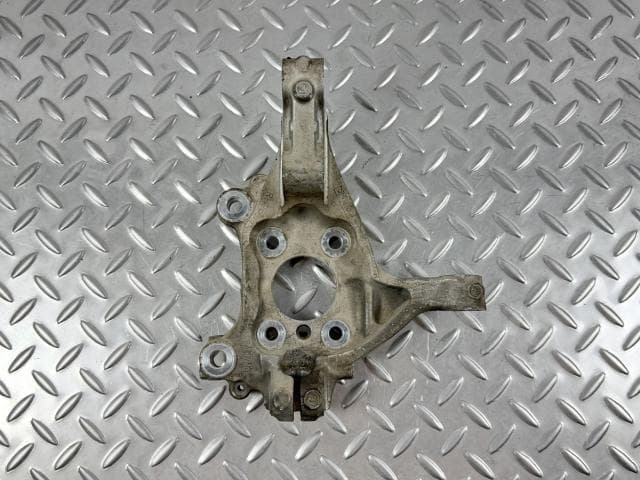 Цапфа передня права Ford Fusion mk5 13-20