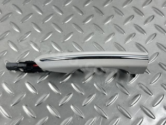 Ручка дверей зовнішня задня ліва keyless Ford Fusion mk5 13-20 біла UG