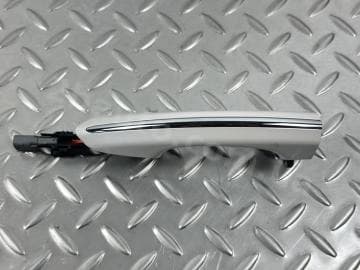 Ручка дверей зовнішня задня ліва keyless Ford Fusion mk5 13-20 біла UG