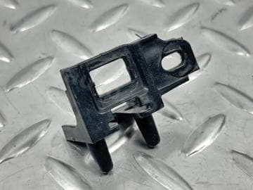 Кронштейн відбійника капота правий Ford Fusion mk5 17-20