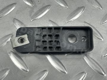 Кріплення переднього бампера верхнє праве Ford Fusion mk5 17-20 на опорі радіатора