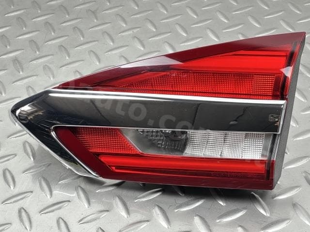 Ліхтар внутрішній кришка багажника правий Ford Fusion mk5 19-20 галоген з хромом