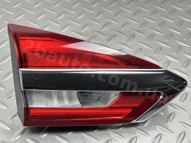 Ліхтар внутрішній кришка багажника лівий Ford Fusion mk5 19-20 галоген з хромом
