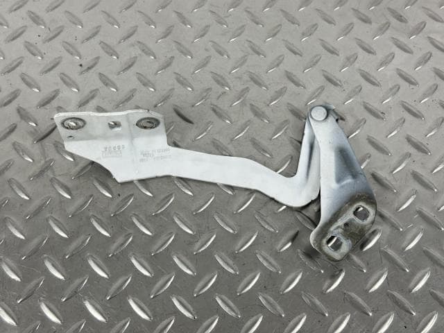 Петля капота права Ford Fusion mk5 13-20