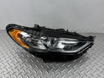 Фара передня права Ford Fusion mk5 17-20 галоген, без DRL 