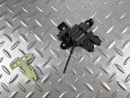 Замок кришки багажника Ford Fusion mk5 13-20 - превью 3
