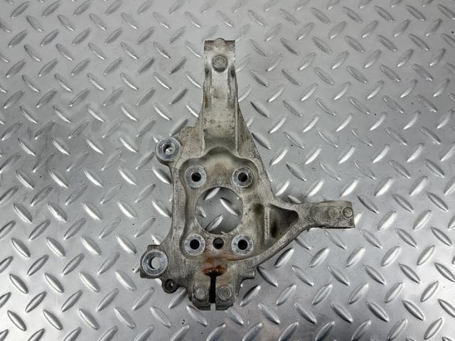 Цапфа передня права Ford Fusion mk5 13-20