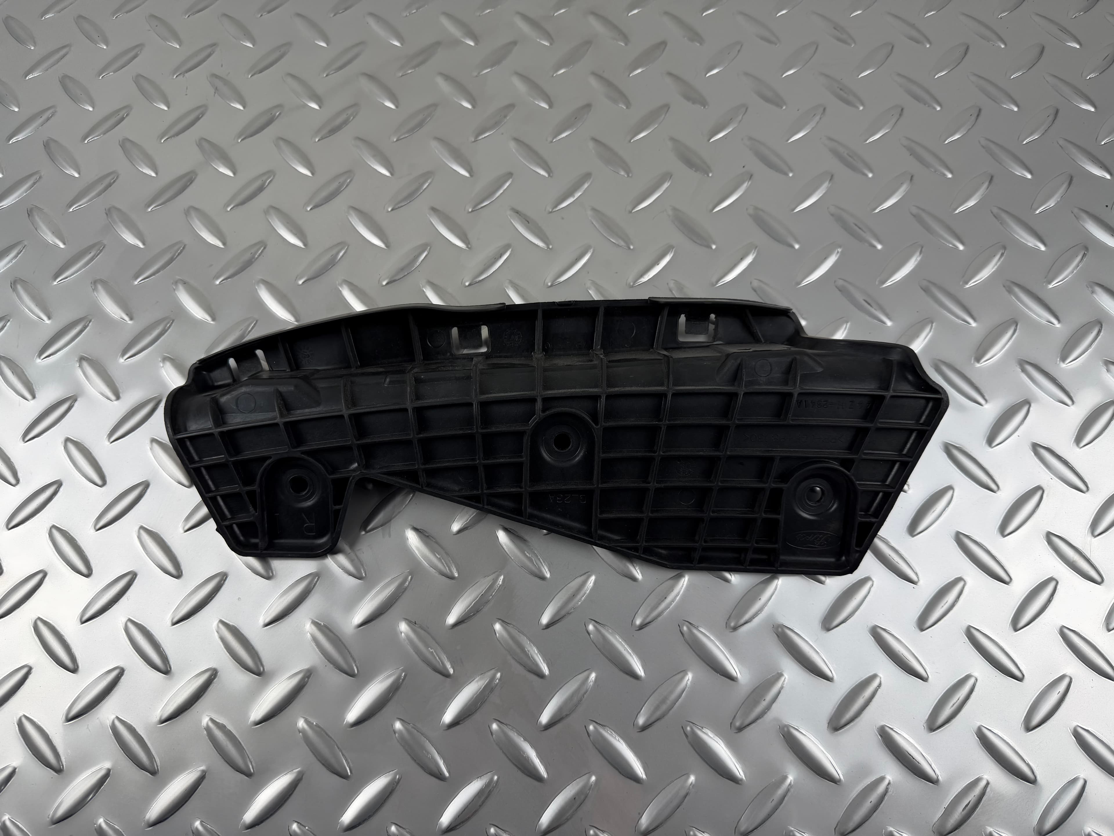 Кріплення переднього бампера під фарою праве Ford Escape MK3 17-19