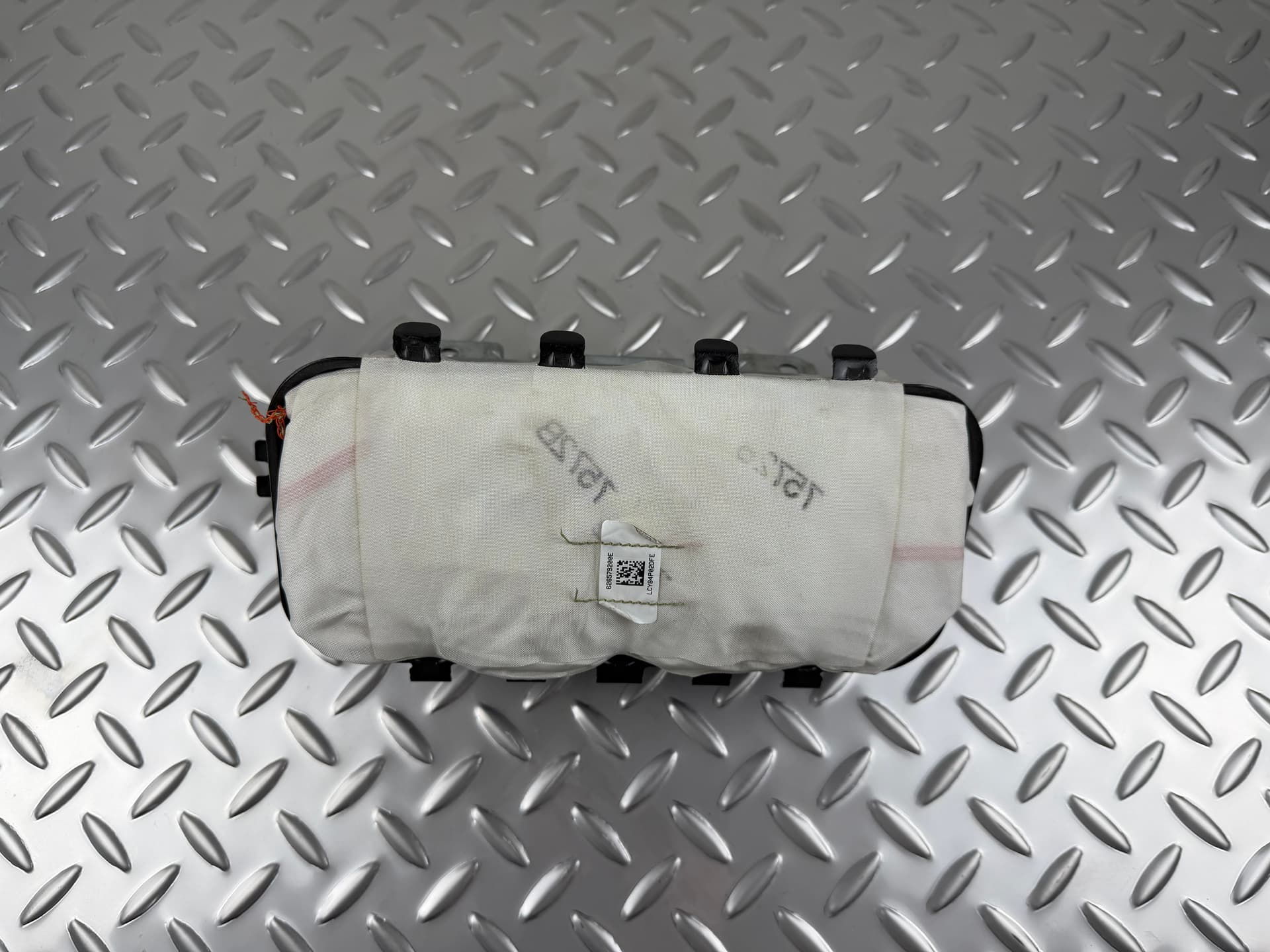 Подушка безпеки Airbag пасажирська в торпеді Ford Escape MK3 15-19 - фото 1