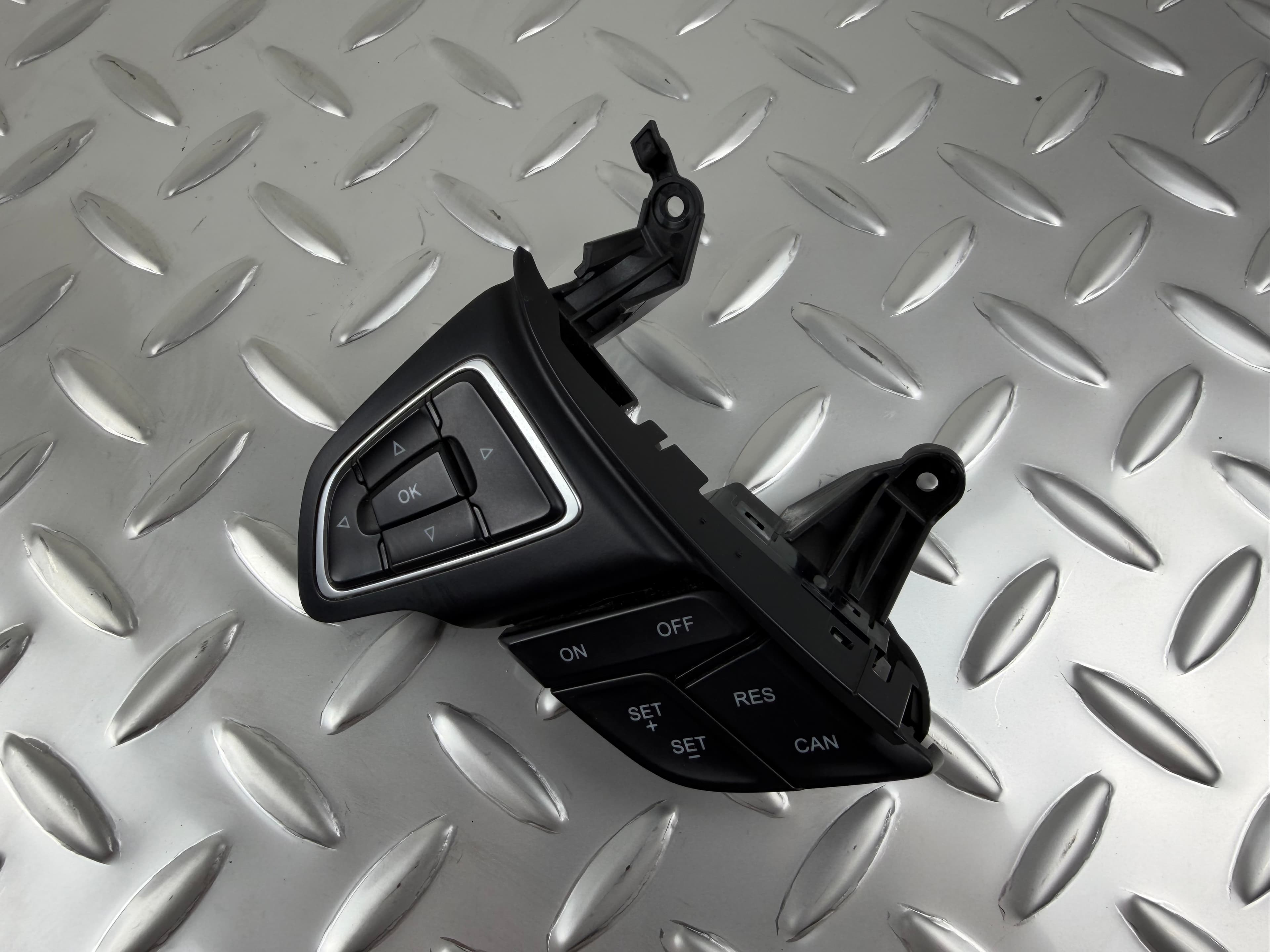 Кнопки керування на кермі ліві Ford Escape MK3 17-19 під адаптивний круїз