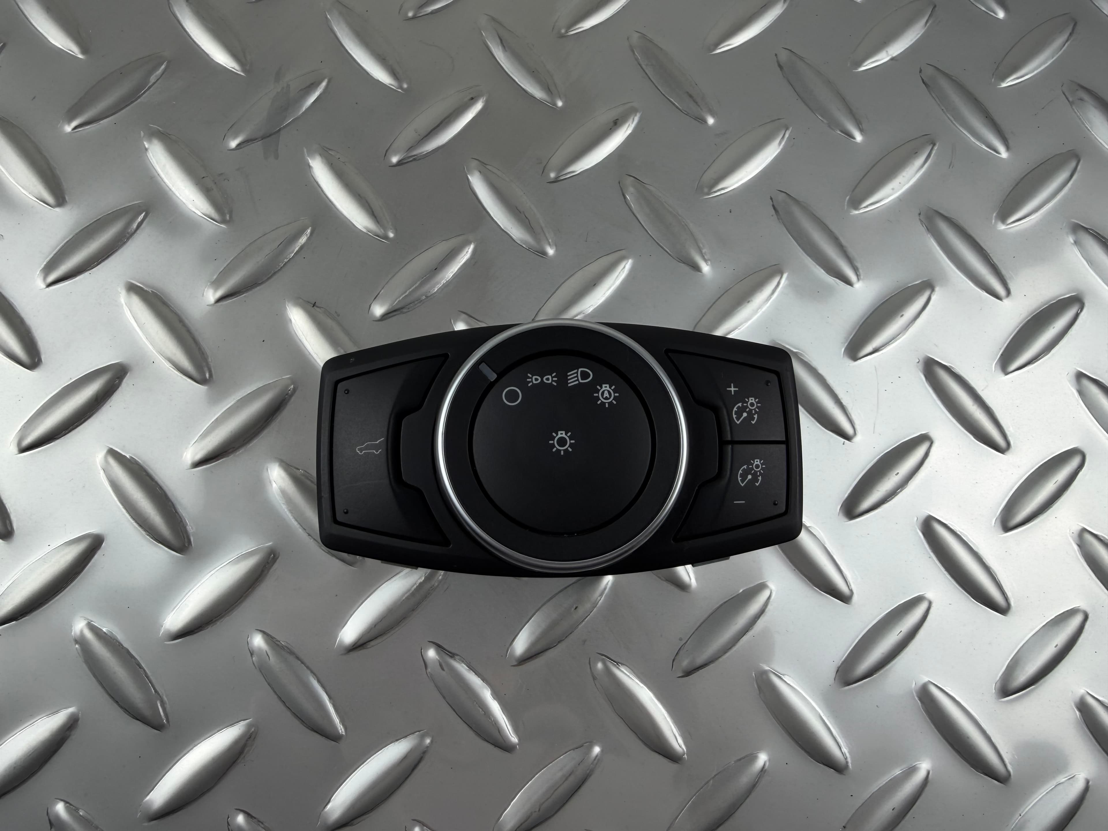 Управління фарами Ford Escape MK3 17-19 без птф, з автосвітлом, з електроприводом багажника