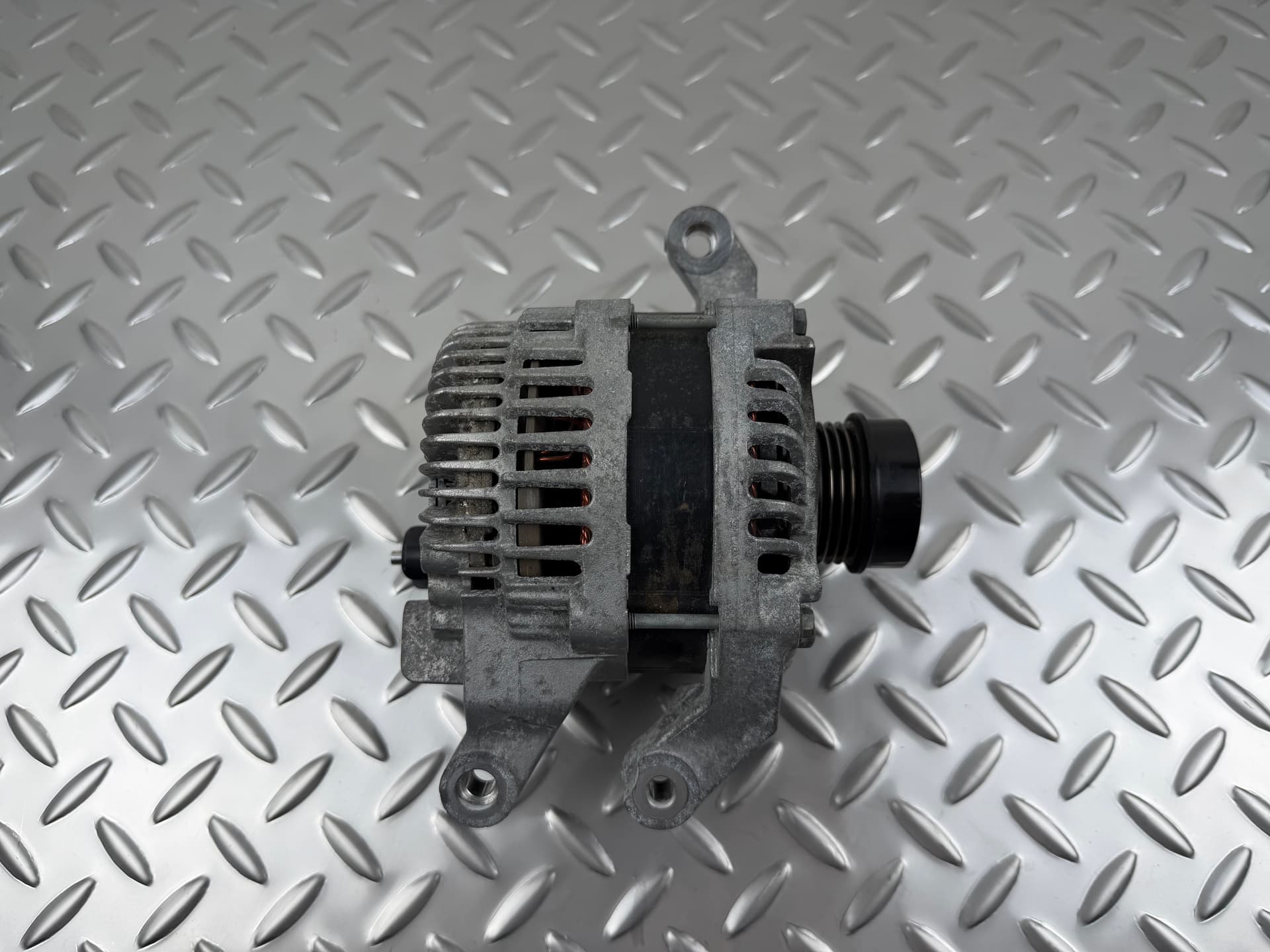 Генератор Ford Escape MK3 13-19 2.5 2.0T - фото 1