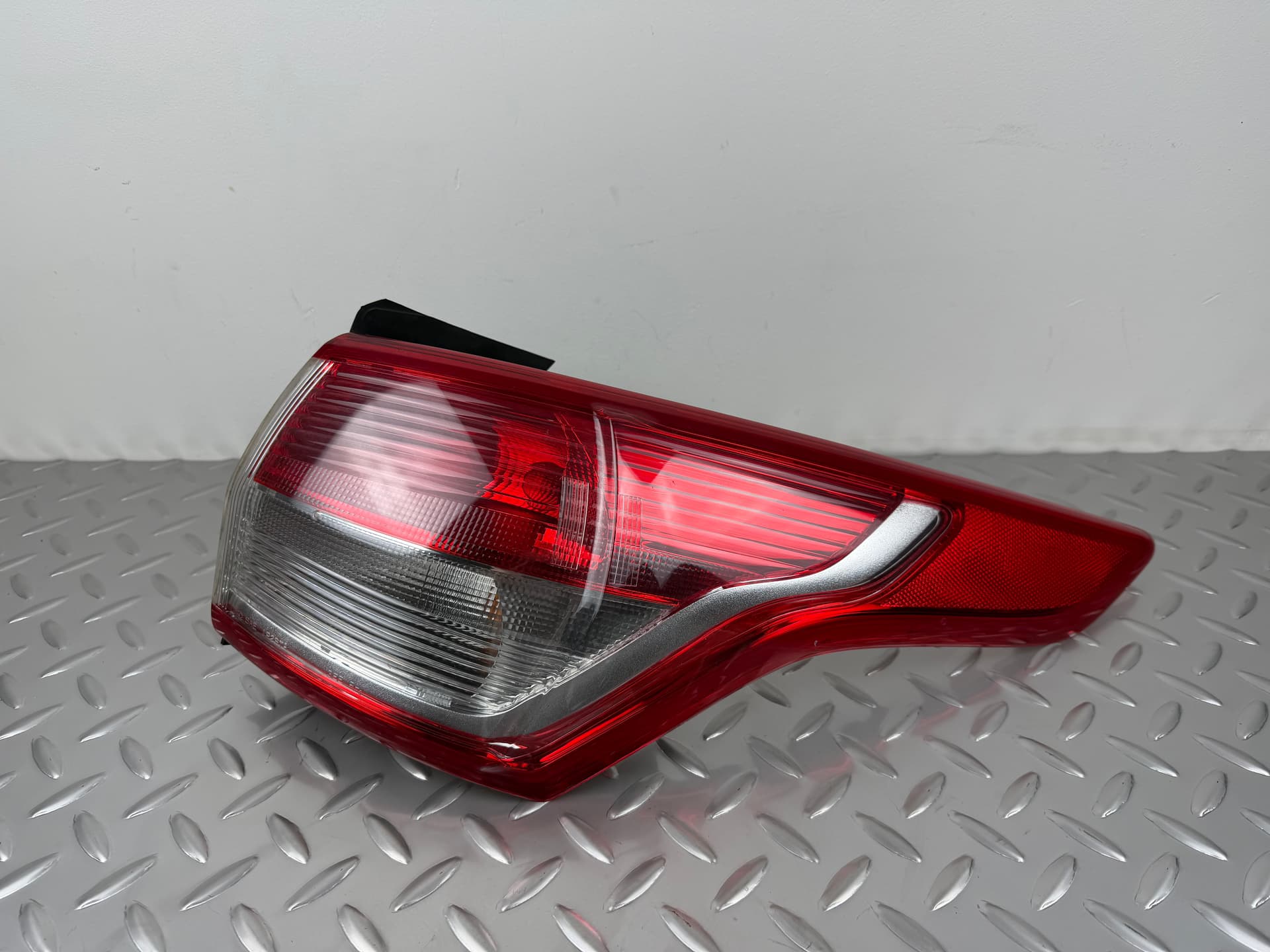 Фонарь внешний крыло правый Ford Escape MK3 13-16 - фото 1