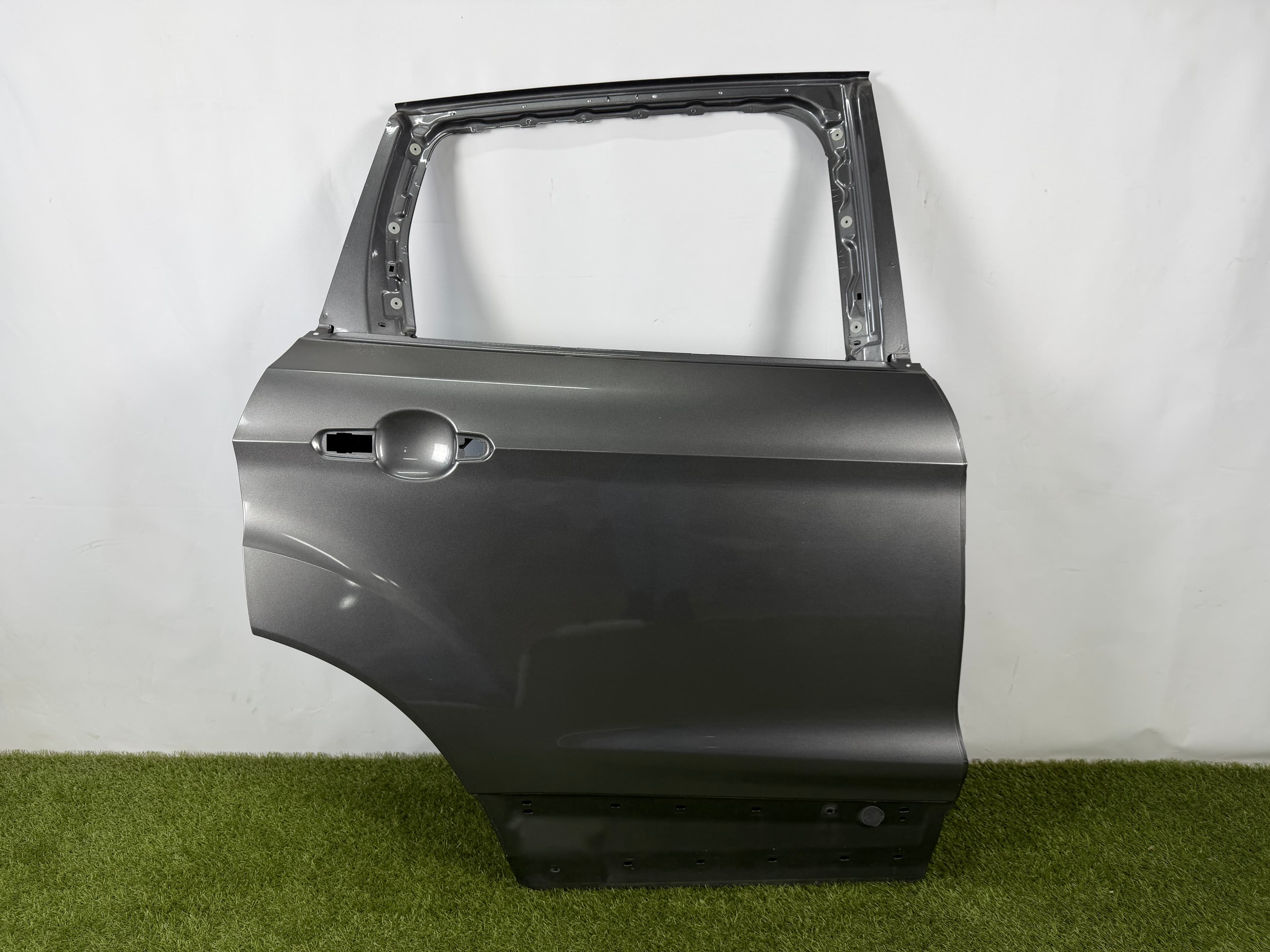 Двері голі задні праві Ford Escape MK3 13-19 графіт UJ, потертості, обліз лак