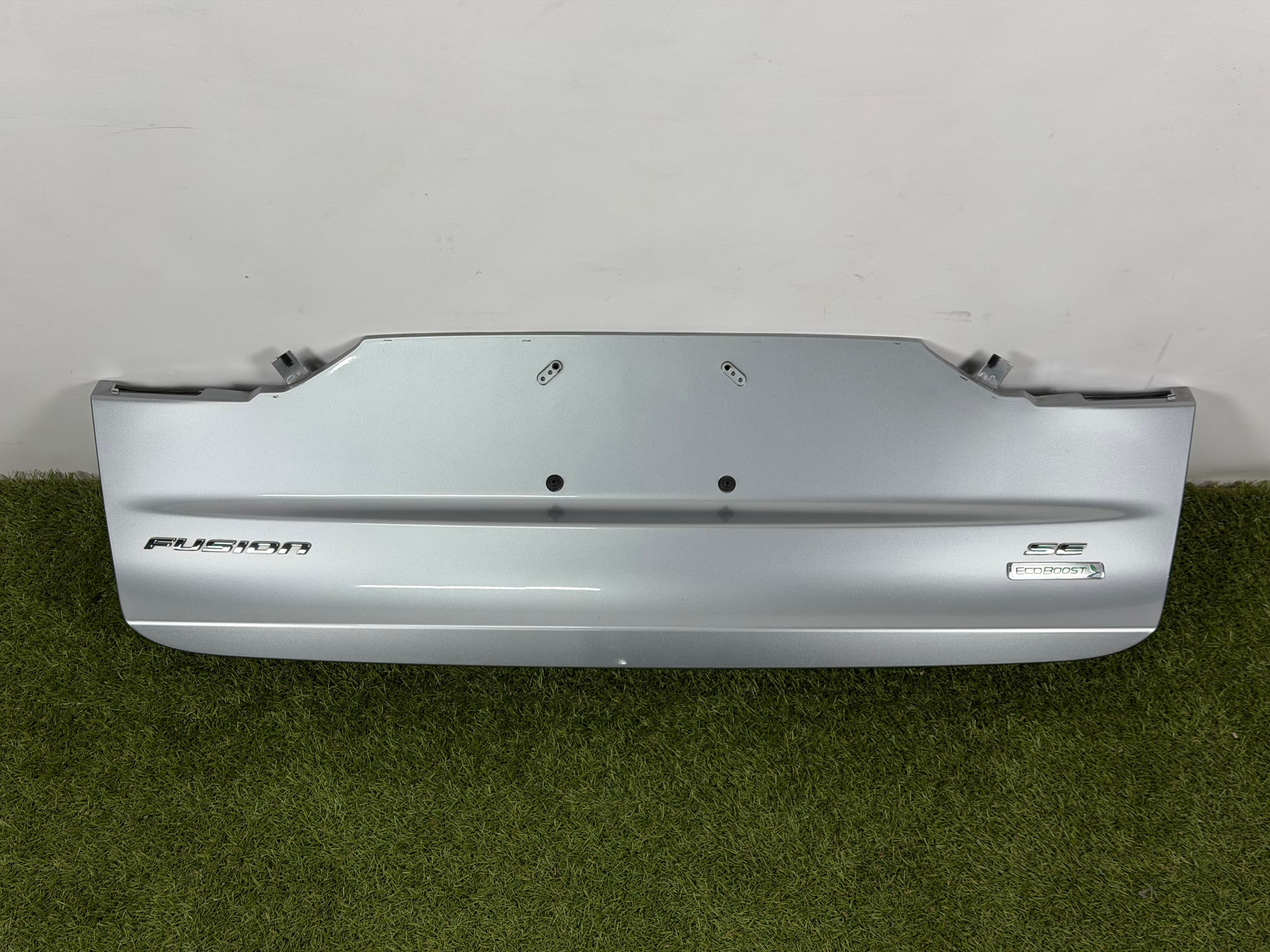 Накладка кришки багажника Ford Fusion mk5 19-20 під номер срібло JS