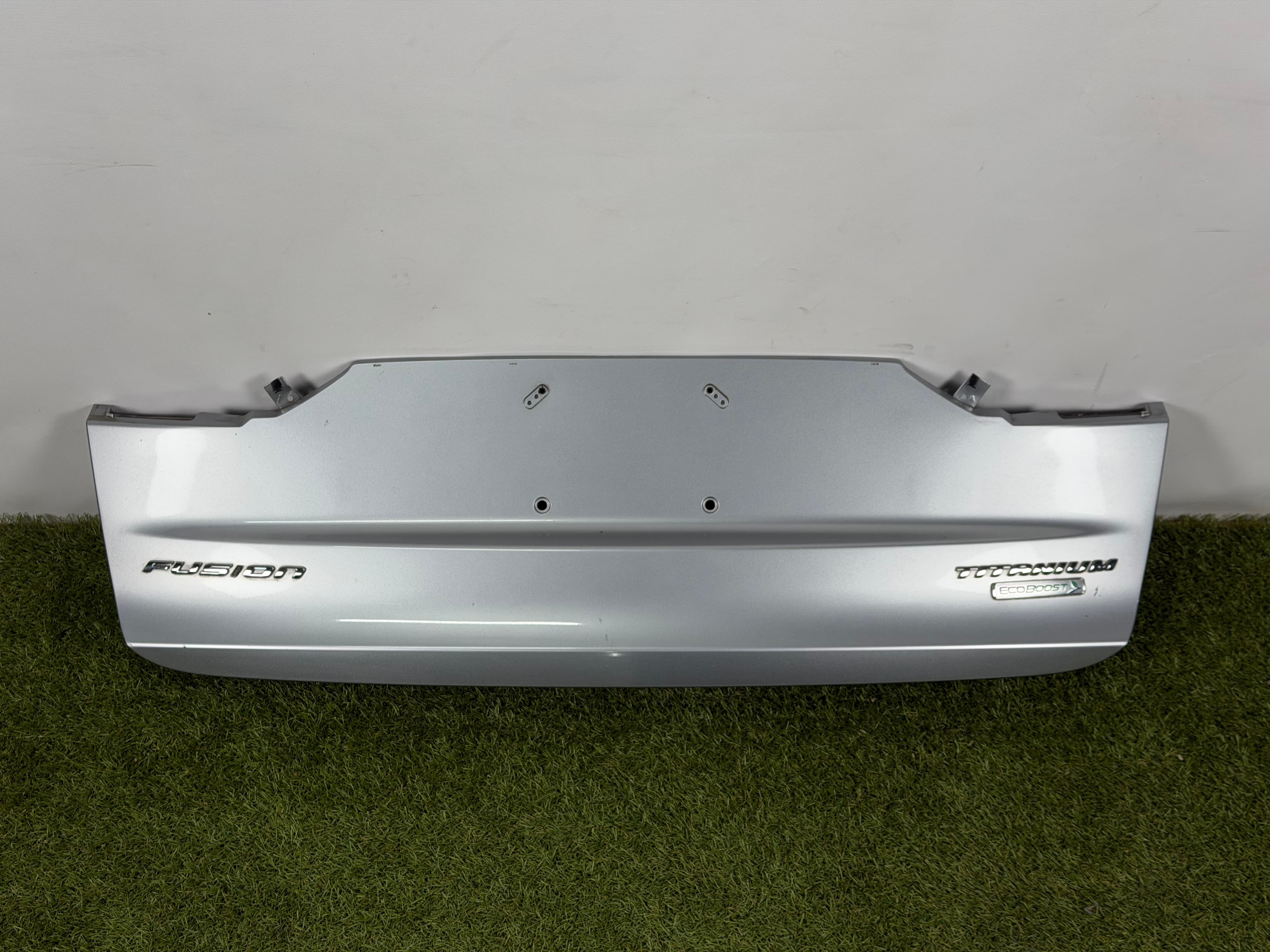Накладка кришки багажника Ford Fusion mk5 19-20 під номер срібло JS