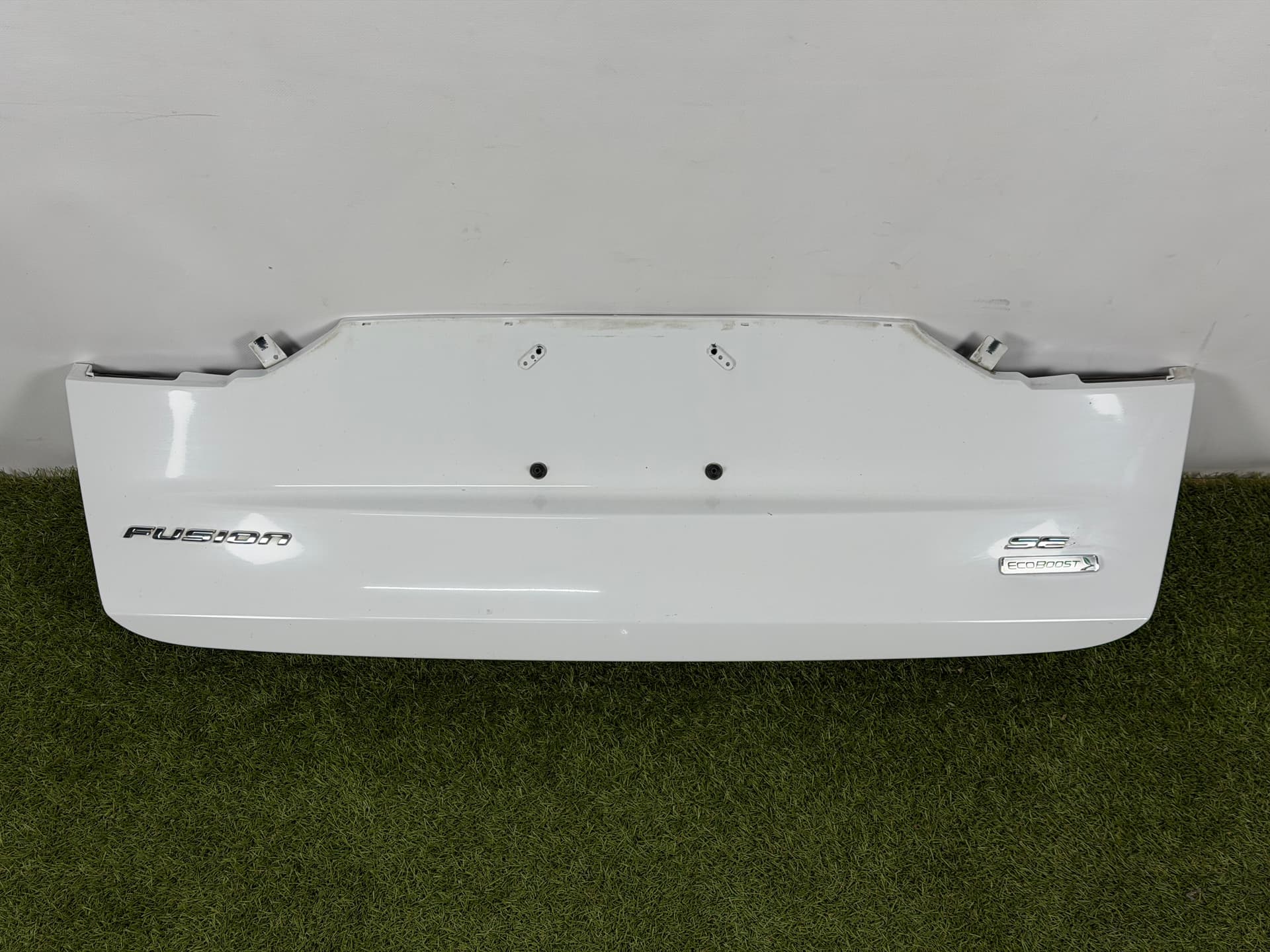 Накладка кришки багажника Ford Fusion mk5 19-20 під номер білий YZ - фото 1