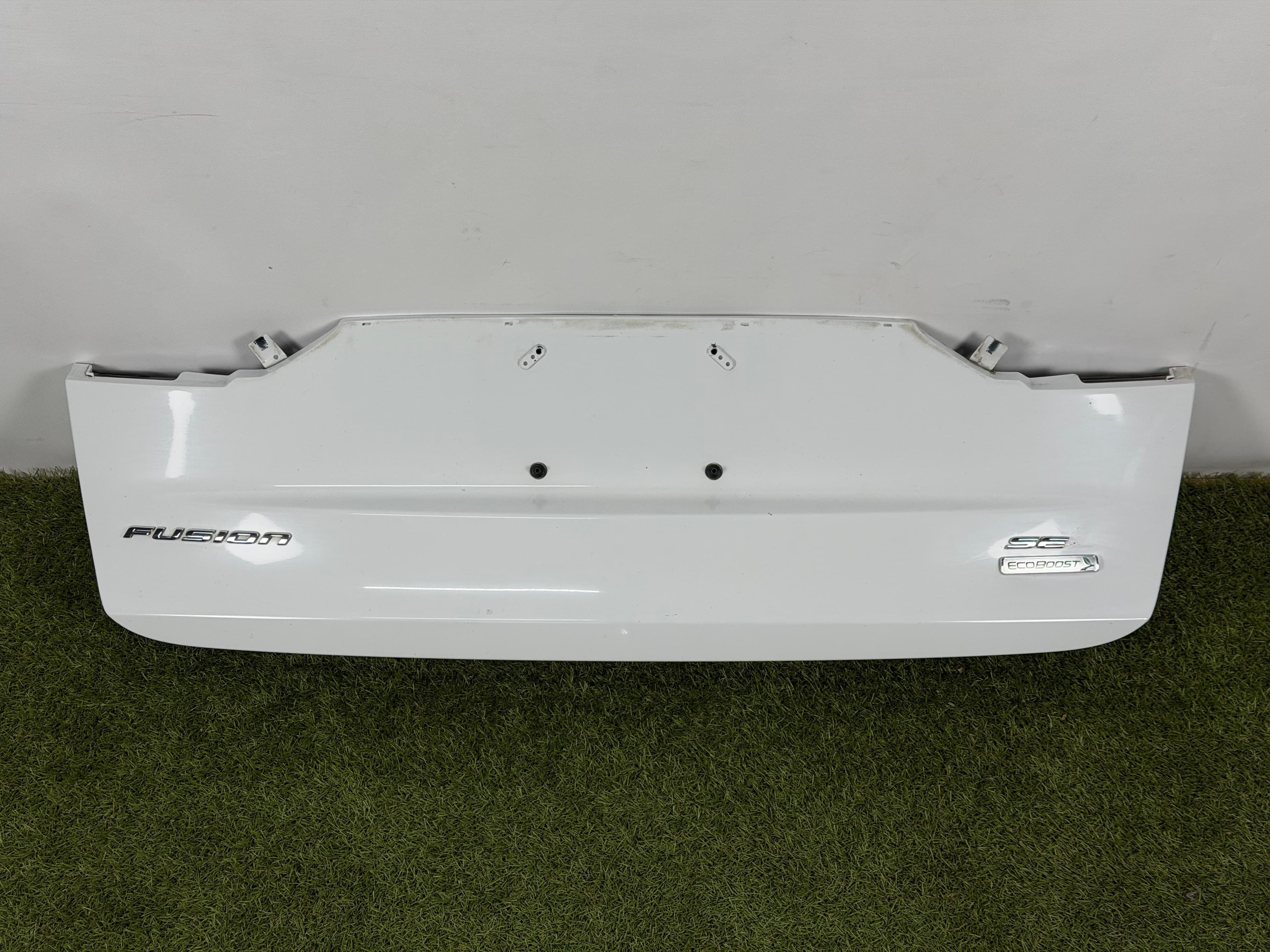 Накладка кришки багажника Ford Fusion mk5 19-20 під номер білий YZ