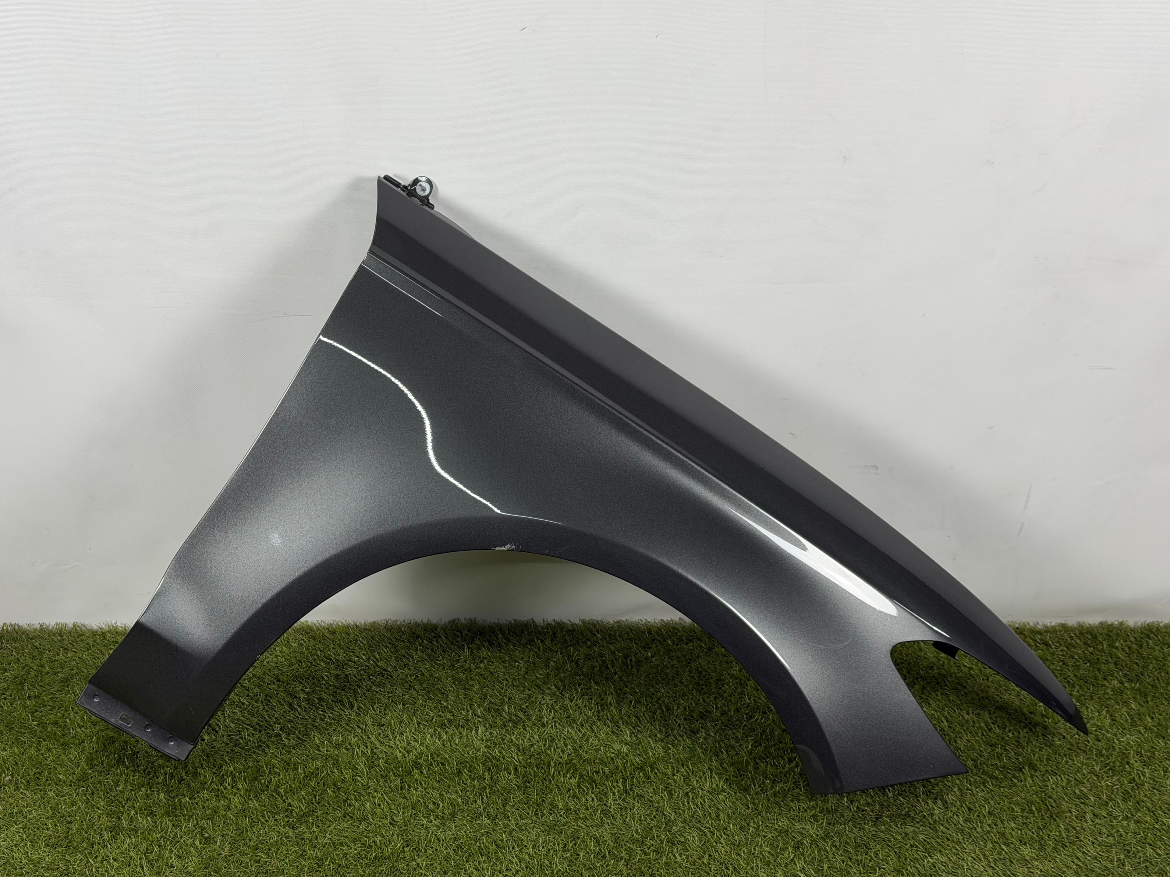 Крило переднє праве Ford Fusion mk5 17-20 графіт J7, скол