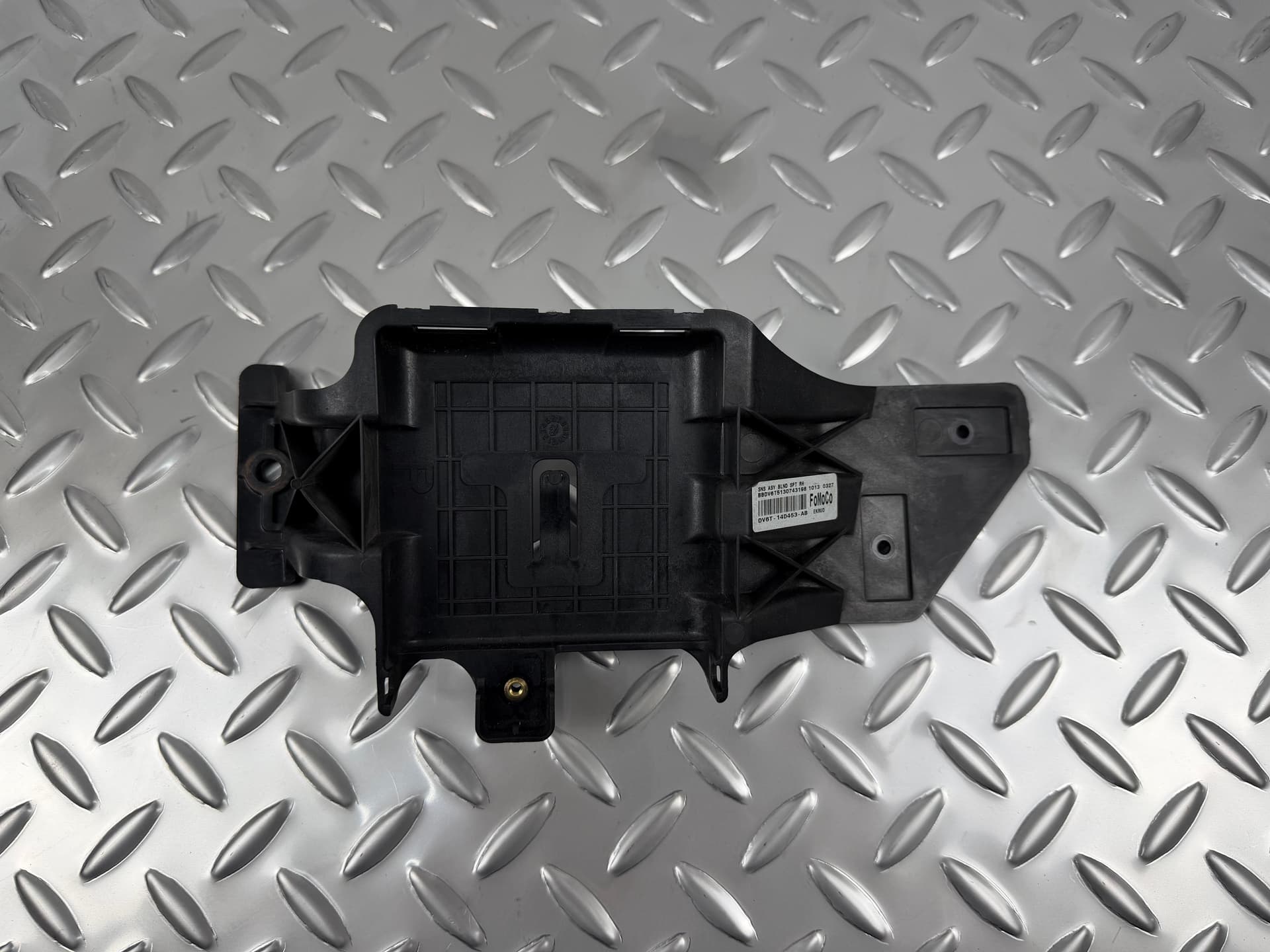 Кріплення датчика сліпих зон праве Ford Escape MK3 13-16 - фото 1