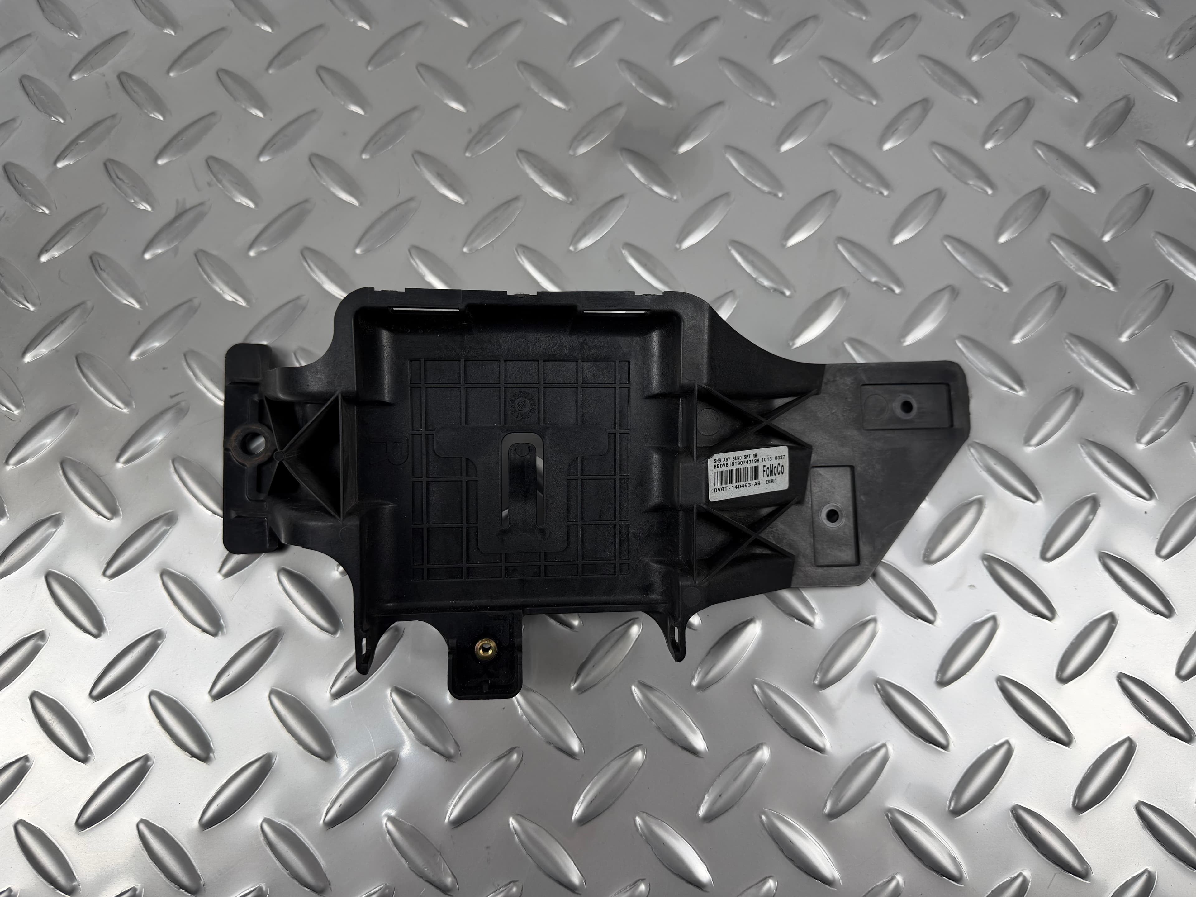 Кріплення датчика сліпих зон праве Ford Escape MK3 13-16