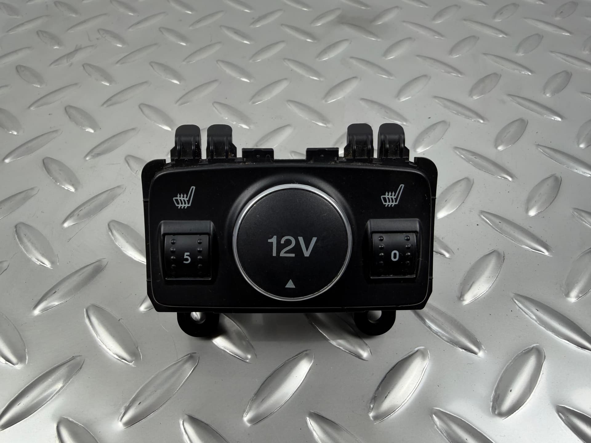 Кнопки керування підігрівом сидінь Ford Escape MK3 13-16 з прикурювачем - фото 1