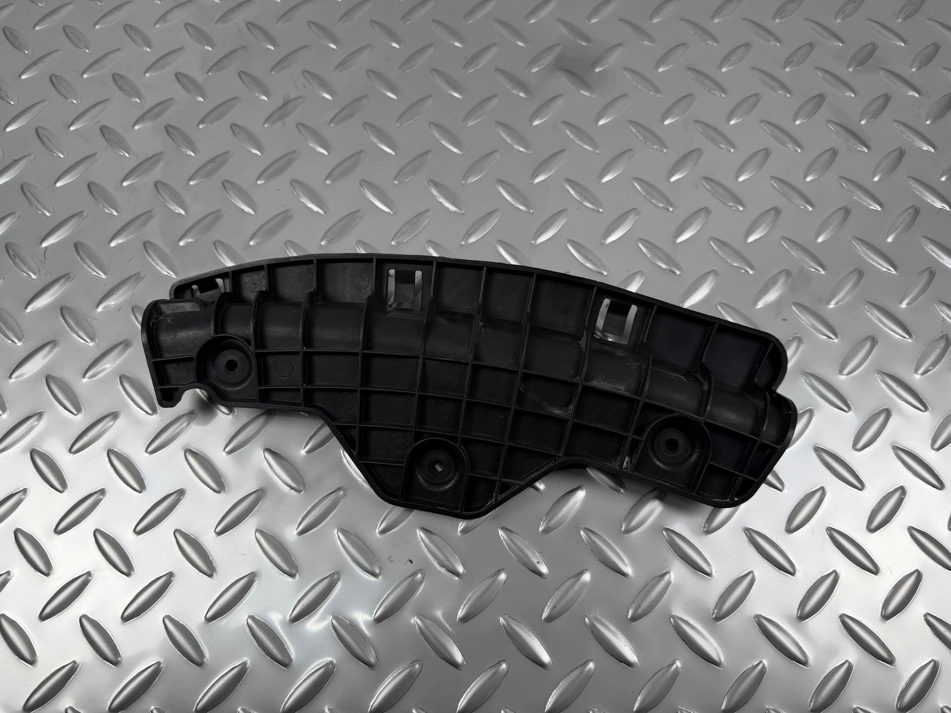 Кріплення переднього бампера під фарою праве Ford Escape MK3 13-16 - фото 1