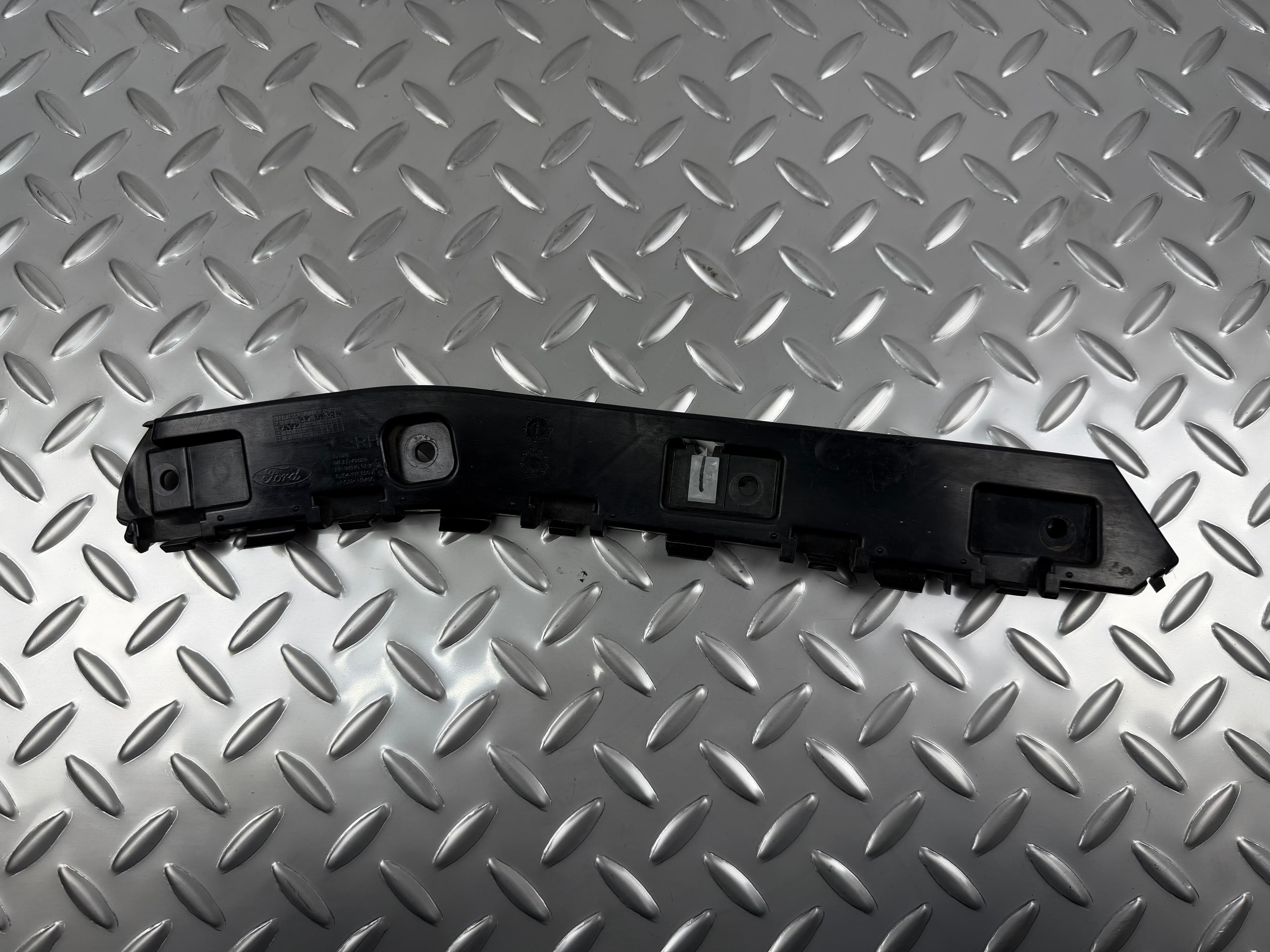 Кріплення заднього бампера праве Ford Escape MK3 13-16