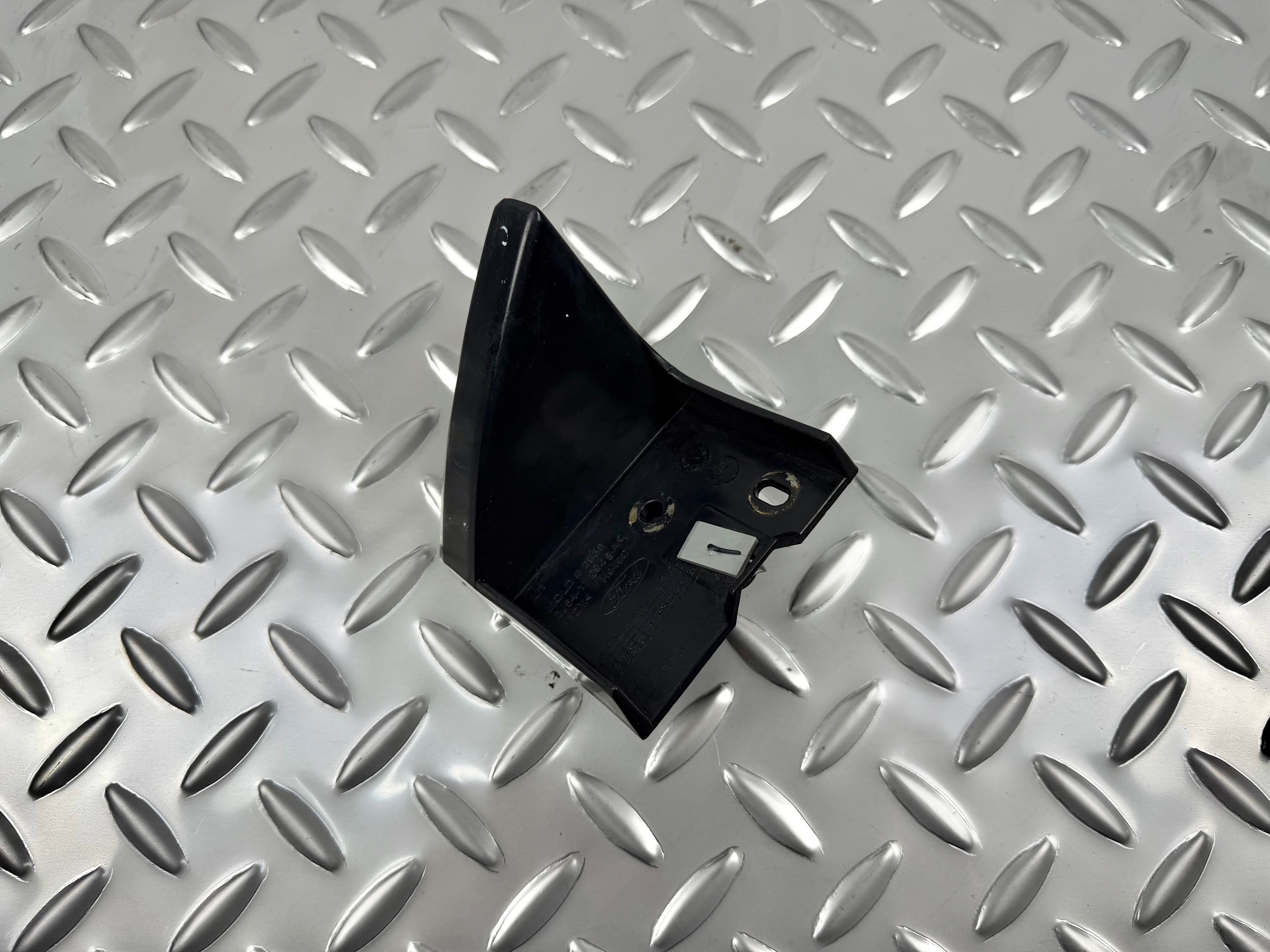 Кріплення заднього бампера під ліхтарем ліве Ford Escape MK3 13-16