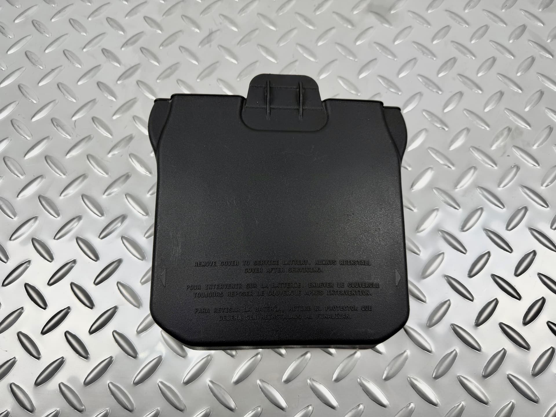 Кришка корпусу АКБ передня Ford Escape MK3 13-19 - фото 1