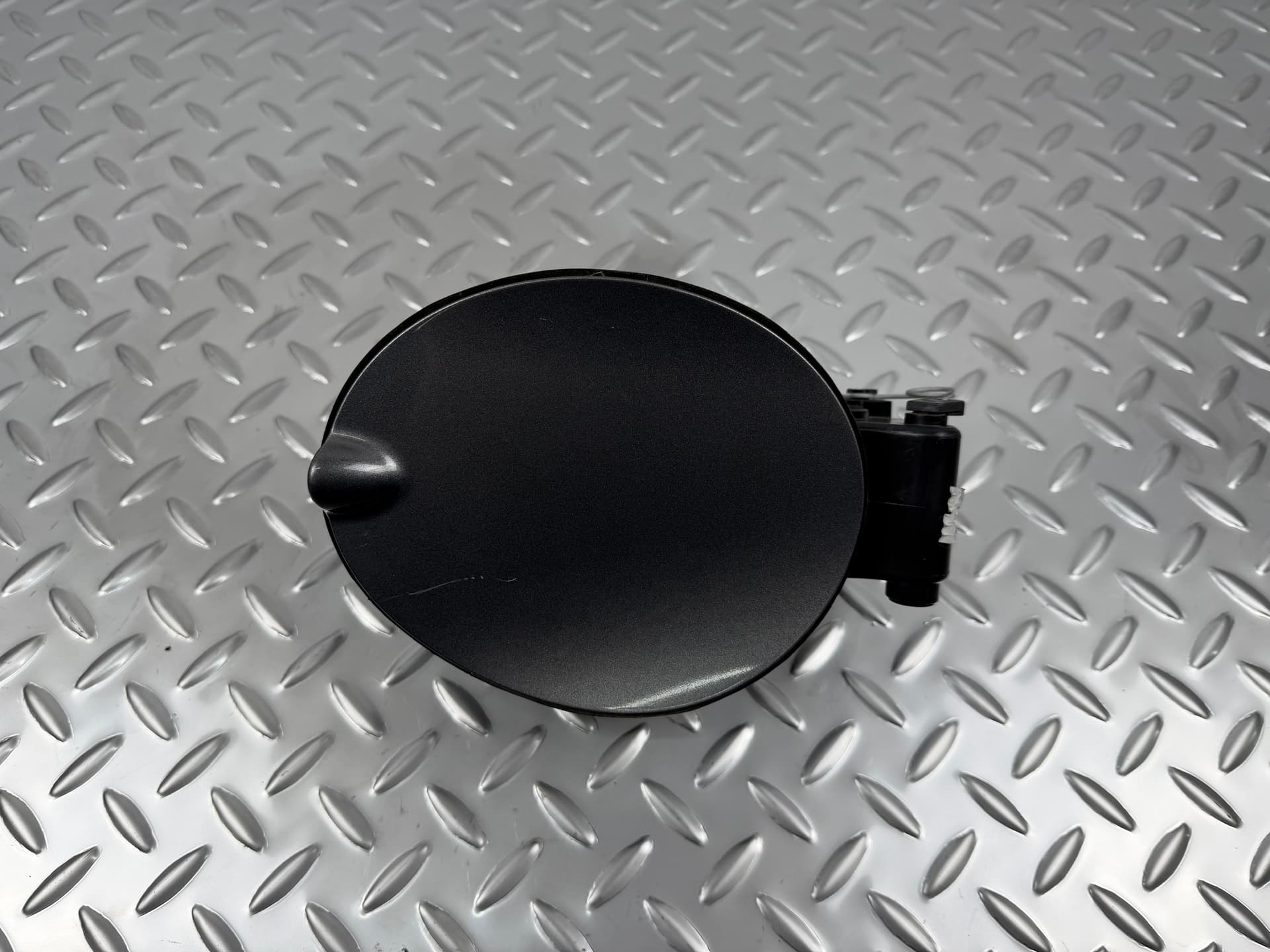 Лючок бензобака з корпусом Ford Escape MK3 13-19 графит UJ - фото 1