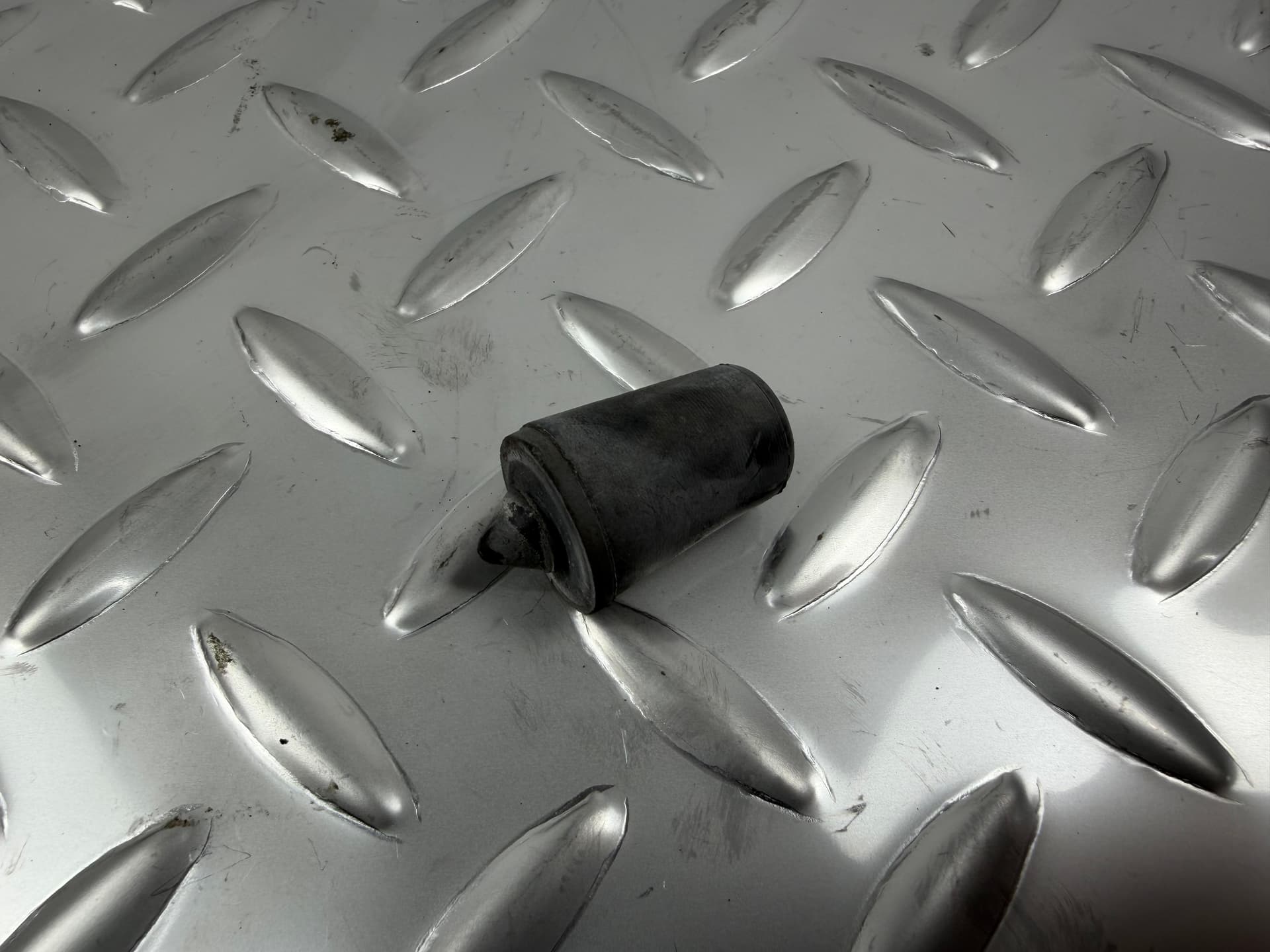 Відбійник капота Ford Escape MK3 13-19 на капоті - фото 1