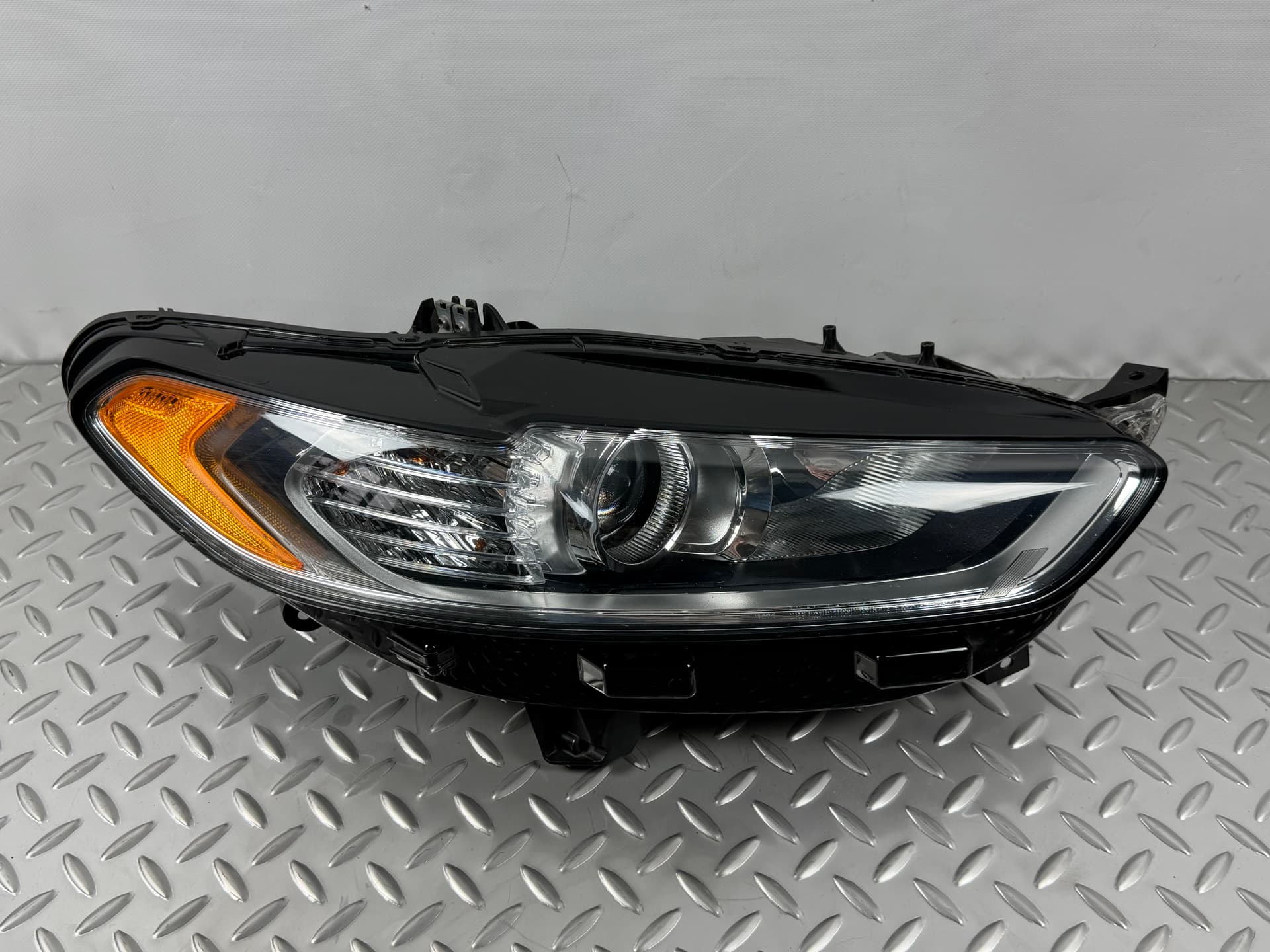 Фара передняя правая Ford Fusion mk5 13-16  - фото 1