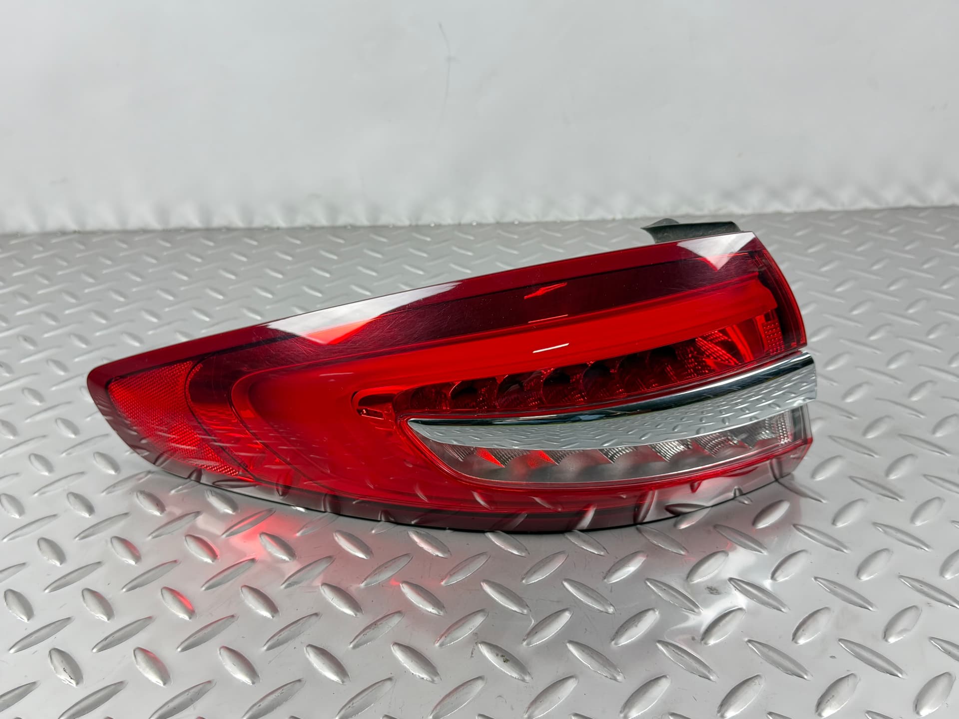 Фонарь внешний крыло левый Ford Fusion mk5 17-20 - фото 1