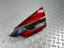 Ліхтар внутрішній кришка багажника правий Ford Fusion mk5 19-20 галоген з хромом - превью 3