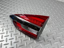 Фонарь внутренний крышка багажника правый Ford Fusion mk5 19-20 галоген+LED с хромом  - превью 2