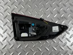 Фонарь внутренний крышка багажника правый Ford Fusion mk5 19-20 галоген+LED с хромом  - превью 4