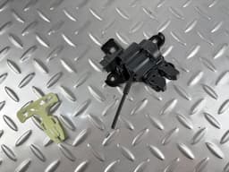 Замок кришки багажника Ford Fusion mk5 13-20 - превью 3